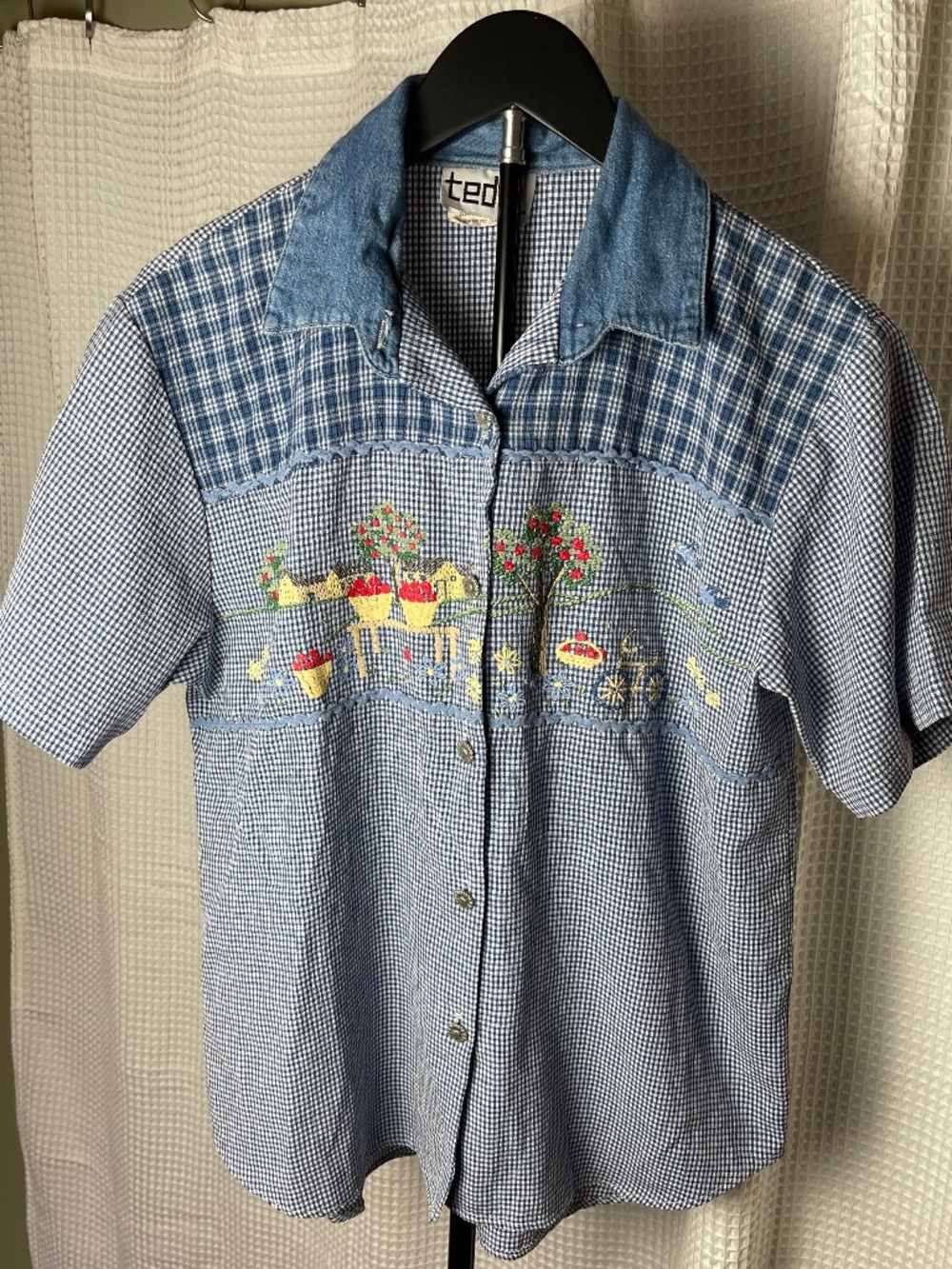 Vintage Womans Short-Sleeve button down cottagecore shirt size Medium